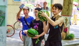 爆料大学吃瓜,大学吃瓜事件大揭秘